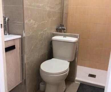 Benicalap Casa | Habitaciones Privadas y Económicas a un paso de Cortes Valencianas