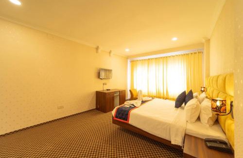 Periamet Hotel | ADHAVA PARK INN