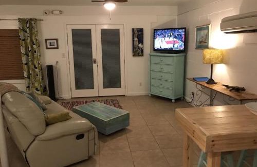 East End Casa | Pineapple Cottages SGI