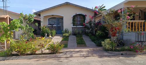 Vista Alegre Casa | Cómoda Habitación 2