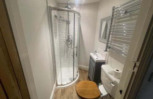 Claverham Casa | Charming cottage near airport