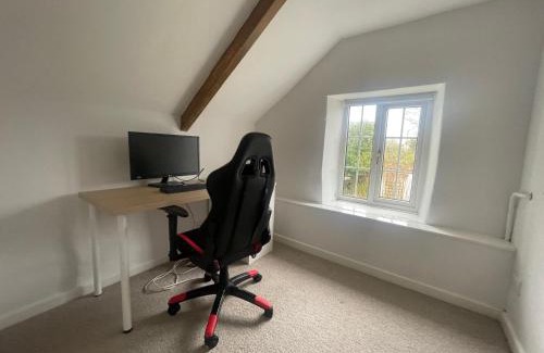 Claverham Casa | Charming cottage near airport