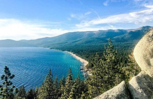 Brockway Casa | Cozy Pet-Friendly Cabin with Hot-Tub Walk to Lake Tahoe Beach