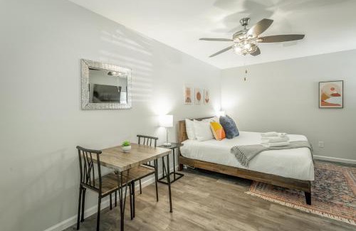 Chattanooga Hotel | 03 The Knoll Room - A PMI Scenic City Vacation Rental