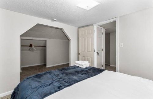 Rosedale Casa | Spacious 4BR - Close to KU, Westport, Plaza