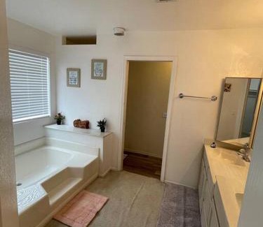 Glendale Casa | Spacious home 2.4 miles from Westgate Entertainment