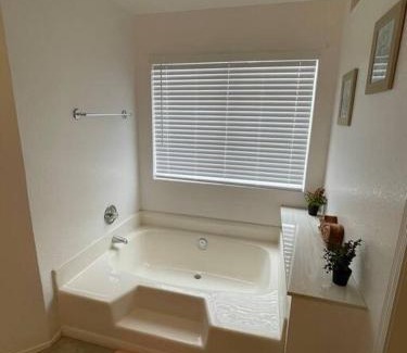 Glendale Casa | Spacious home 2.4 miles from Westgate Entertainment