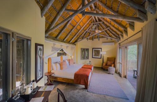 Okaukuejo Cabina | Ongava Lodge