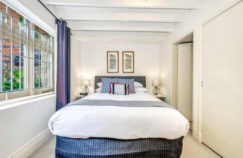 Kirribilli Casa | Large 1-bed ground floor apartment in Kirribilli