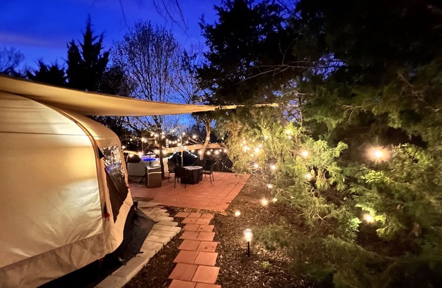 Airstream w flush toilet, city water, hot tub