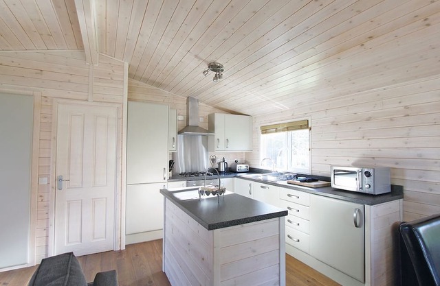 3 bedroom accommodation in Woodthorpe