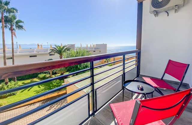 Wifi, terraza, piscina y acceso privado a la playa
