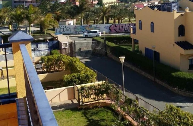 Bungalow muy amplio con terraza,, vistas al mar, piscina y jacuzzi comunitarios