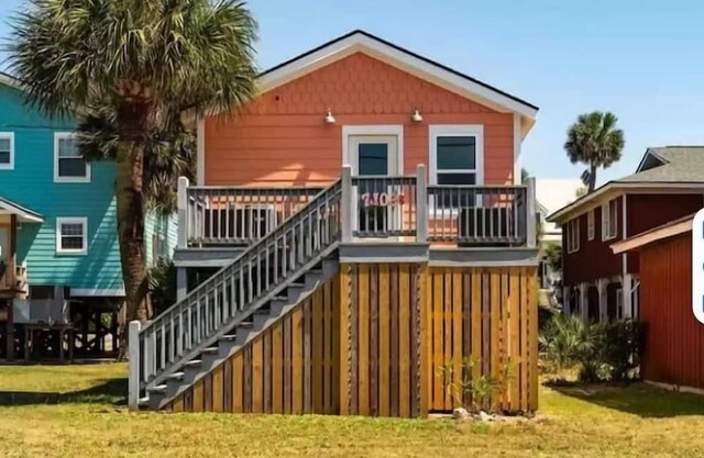 Cozy home sleeps 4 & just a few steps to the beach & Linens Included!
