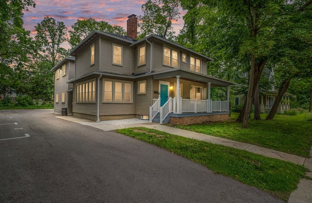 Stylish Sanctuary Near EMU: Ideal for Med Students, Pet-Friendly!