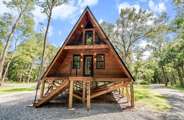 -Hot Tub & Fire Pit- Relaxing, Modern A-Frame Cabin near Rip Van Winkle Gardens