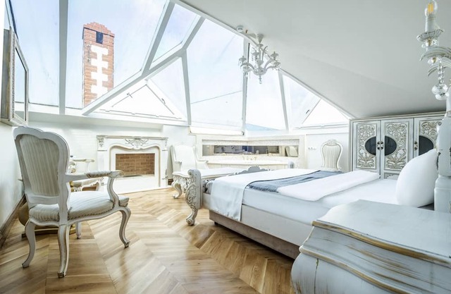 Mansion w Bosphorus View with Balcony and Garden