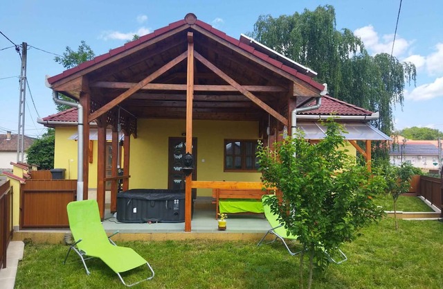 Holiday home with whirlpool and view of the castle