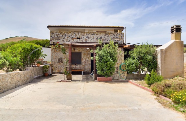 "Appartamento Nuraghe" con aire acondicionado, Wi-Fi, jardín, terraza;
