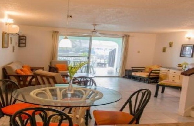 Villa 242B - Elegant ! 8 Minutes walk to Stunning beach