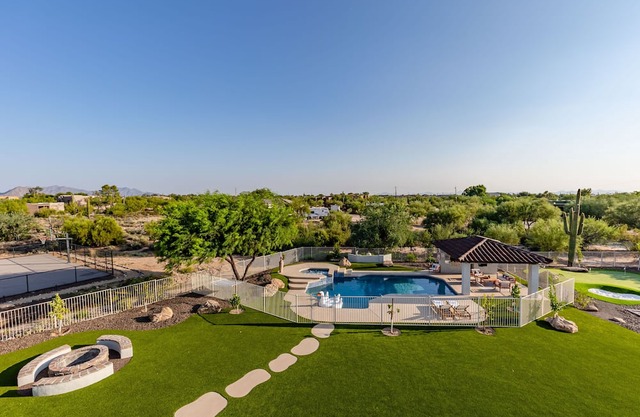 Desert Dreamland - Pool&Spa- Pickle ball & more!