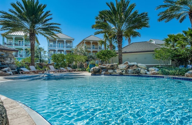 Lagoon Pool-Heated for Spring break, 2 Living Areas, Walk to Beach