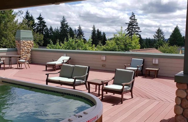 Cascade - Jacuzzi/Pool/Rooftop Deck/Sauna - Just a 15-minute walk to Ferry Dock