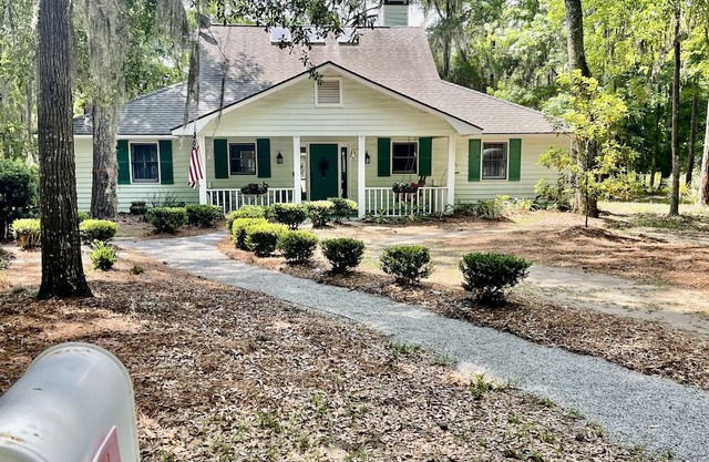 Single Family Home, Land trans Round Trip! Melrose Pool Open!