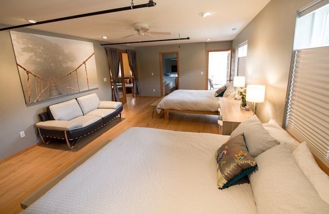 Downtown Leavenworth 3bd Townhome con jacuzzi, capacidad para 10!