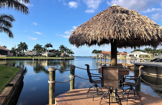 Excl. Villa de lujo * Top * Sur frente a la piscina * jacuzzi * Wireless * muelle * Tiki Hut *