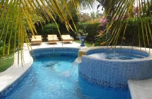 Villa de ensueño con piscina infinita y jacuzzi