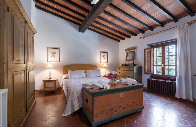 Maravillosa casa de campo toscana con grandes espacios y vistas panorámicas.