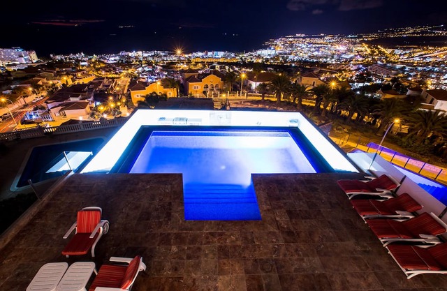 Impresionante villa moderna con piscina climatizada, ascensor, gimnasio, sauna, bañera de hidromasaje