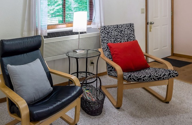 BookStayHop - #1 Lodge Room 6 ~ Green Springs Inn ~ Dog Friendly