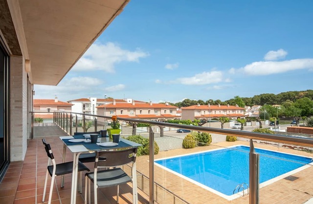 Apartment with comunity pool near the beach-HUTG-000230
