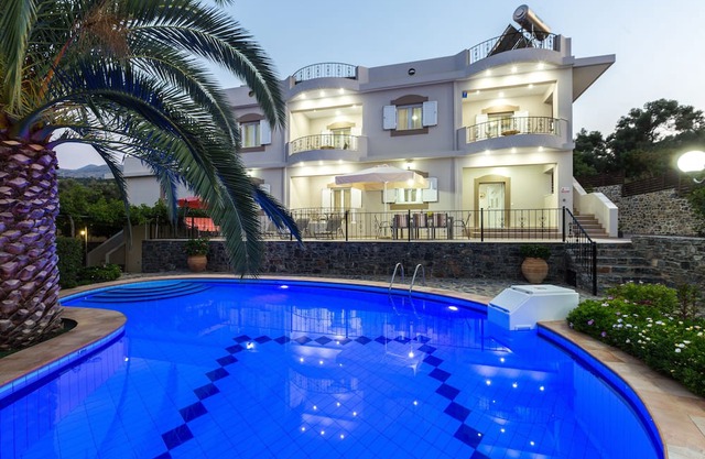 Tranquilo apartamento con piscina privada, barbacoa, parque infantil, rodeado de naturaleza.