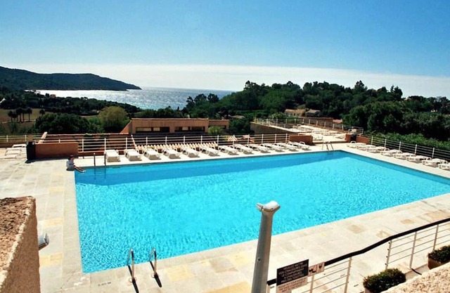 Apartamento con Piscina y Terraza a 300m de la Playa