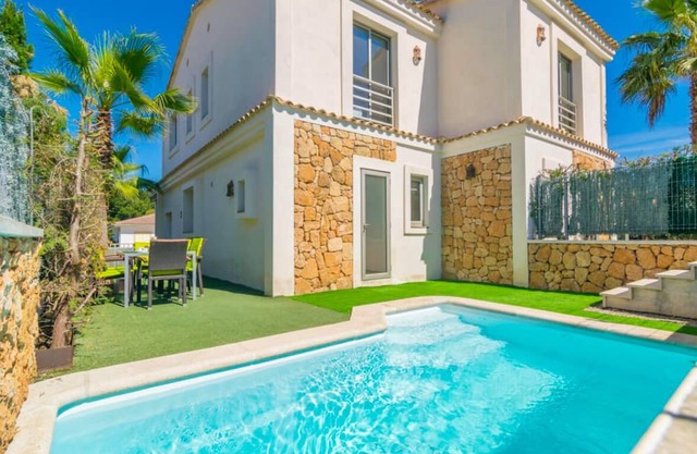 Chalet Adosado con Piscina Privada