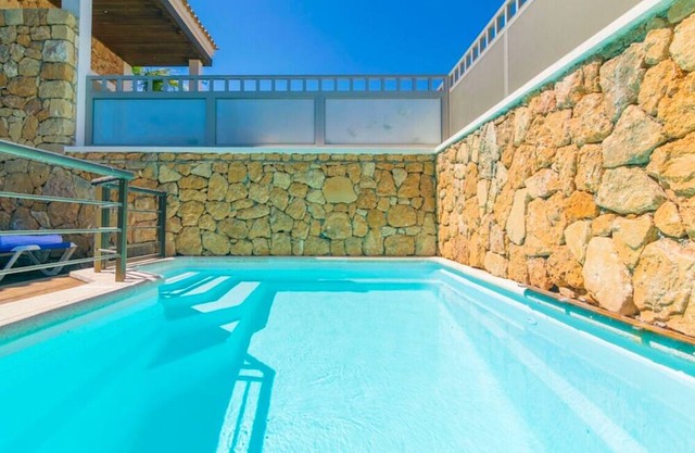 CHALET MODERNO CON PISCINA