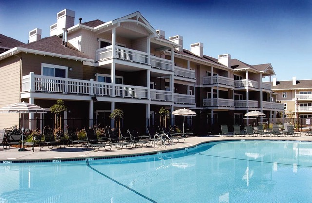 Windsor / Healdsburg Wine country resort Condos 3BEDROOM !! 2BA Sleeps8 NIZA !!