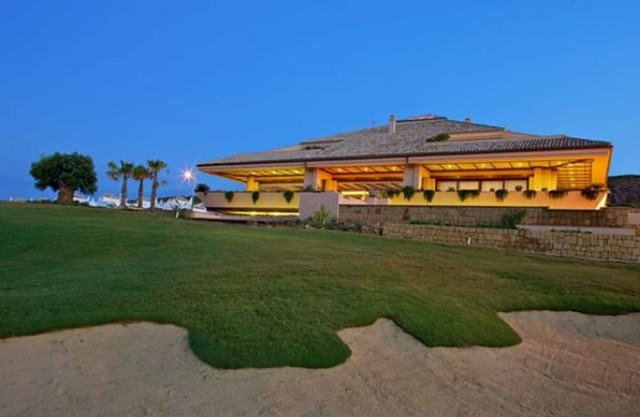 Apartamento Dúplex Deluxe en Complejo Residencial con Golf- Estepona