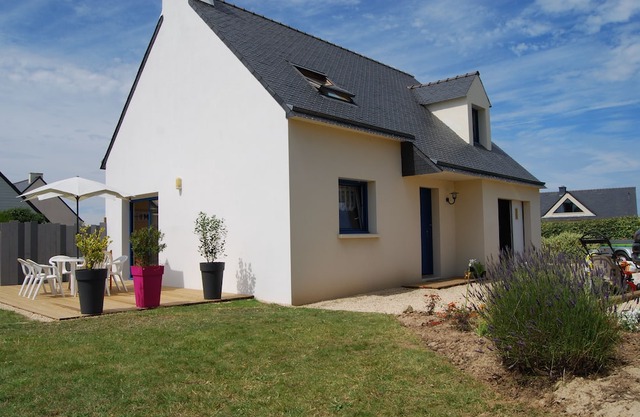 3 * villa junto al mar, 6 pers. A 150 m de la playa y del GR34. Gran jardín cerrado