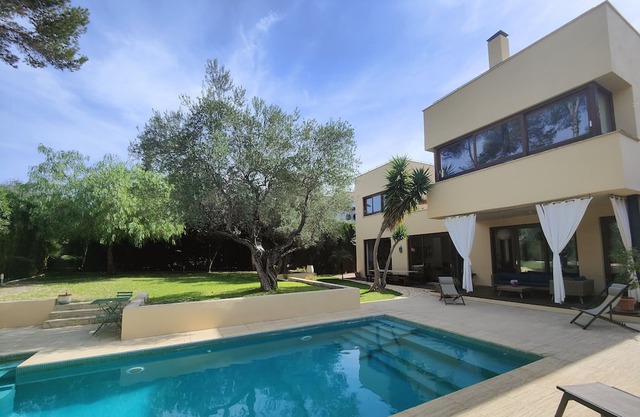 Villa Jardines Piscina-10 Minutos Sevilla Centro-Wifi Gratis-Aire Acondicionado