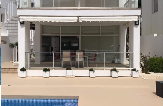 Chalet con piscina privada, Wifi y A.C en Cala Vadella