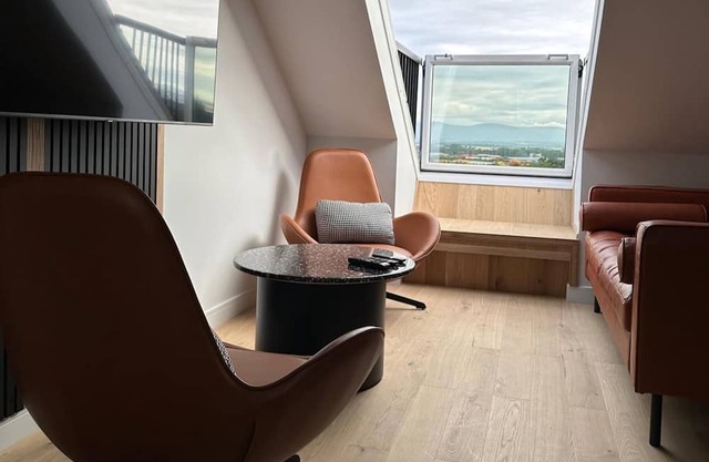 2-bed - Sleeps 6 - Pet Friendly With Free Parking