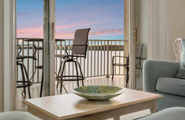 Bayview Sunsets Gym HOT TUB Pool BBQ RUM Bar