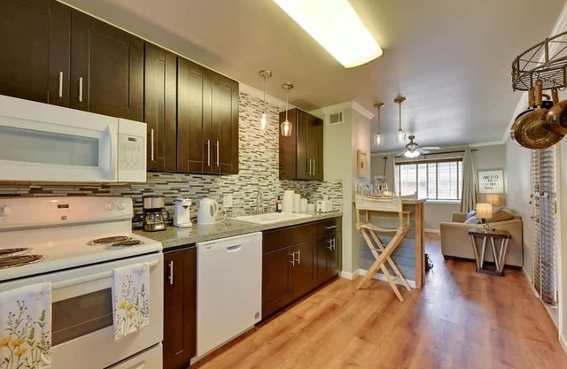 The Homestead Luxury-cozy 2BR Apartments Near SFA