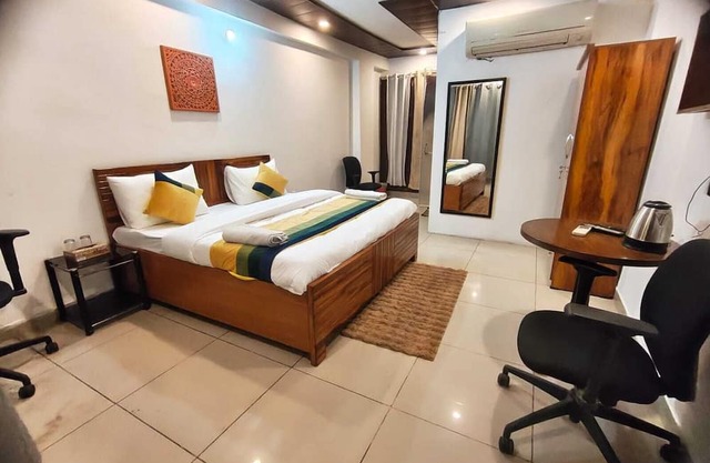 Roomshala Hotel Blueberry