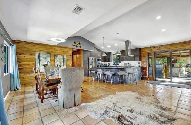 Terracotta Retreat/Sleeps 30!