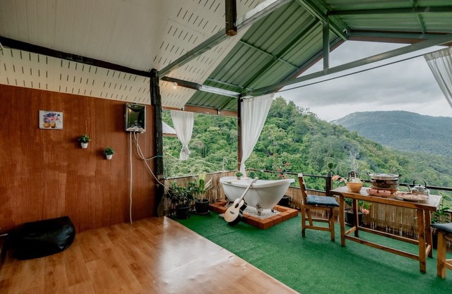 Hubkhaosawan homestay